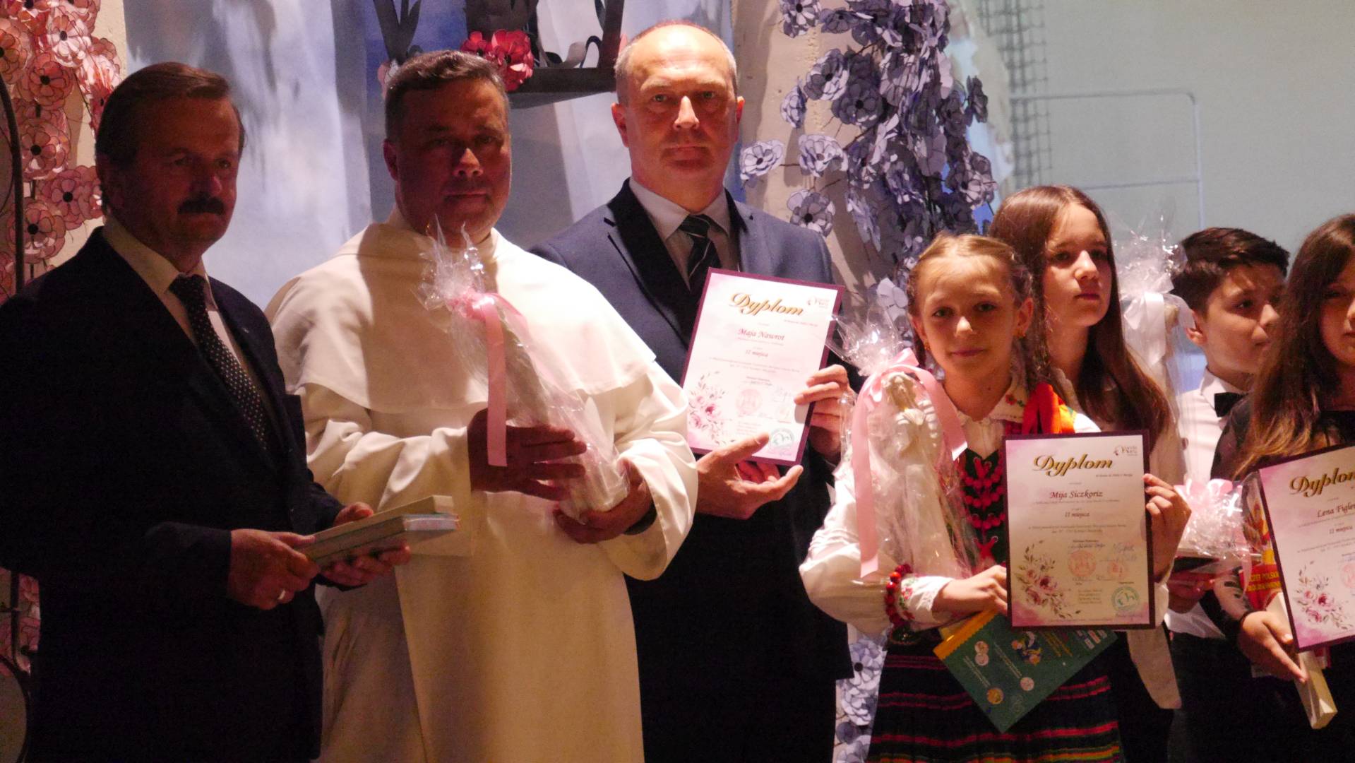 „Radosne Nutki” na Gali Laureatów  Międzynarodowego  Festiwalu Twórczości Maryjnej Sancta Maria.  Wyśpiewały trzy nagrody.